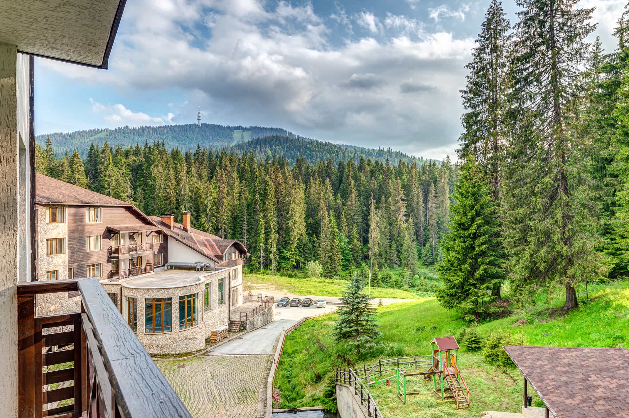 Stream-Resort-Pamporovo гледка